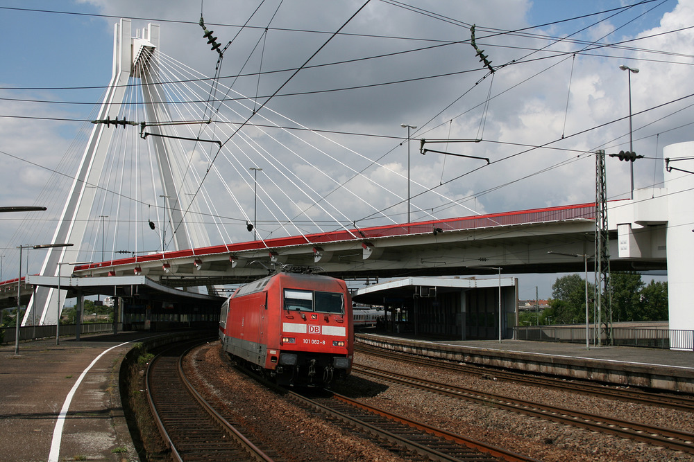 101 062 am 30. Juli 2010 im Ludwigshafener Hauptbahnhof.