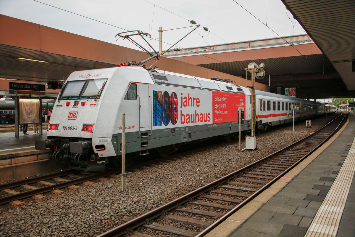 101 063  100 Jahre Bauhaus  in Düsseldorf Hbf, am 26.05.2019.
