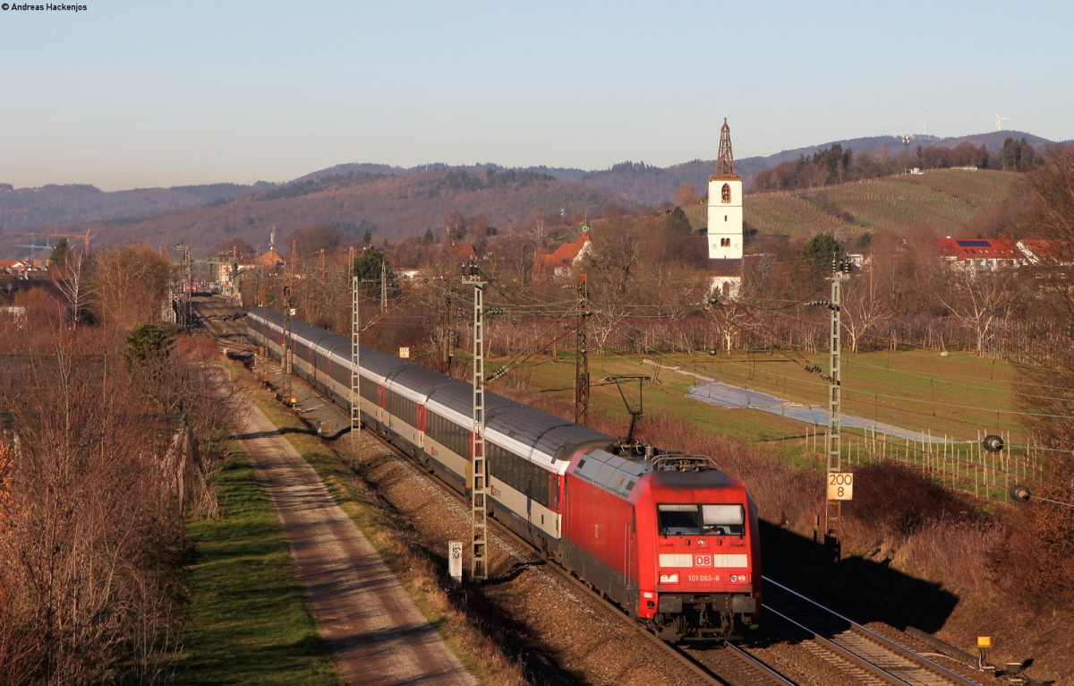 101 063-6 mit dem EC 9 (Hamburg Altona-Zürich HB) bei Denzlingen 25.1.16