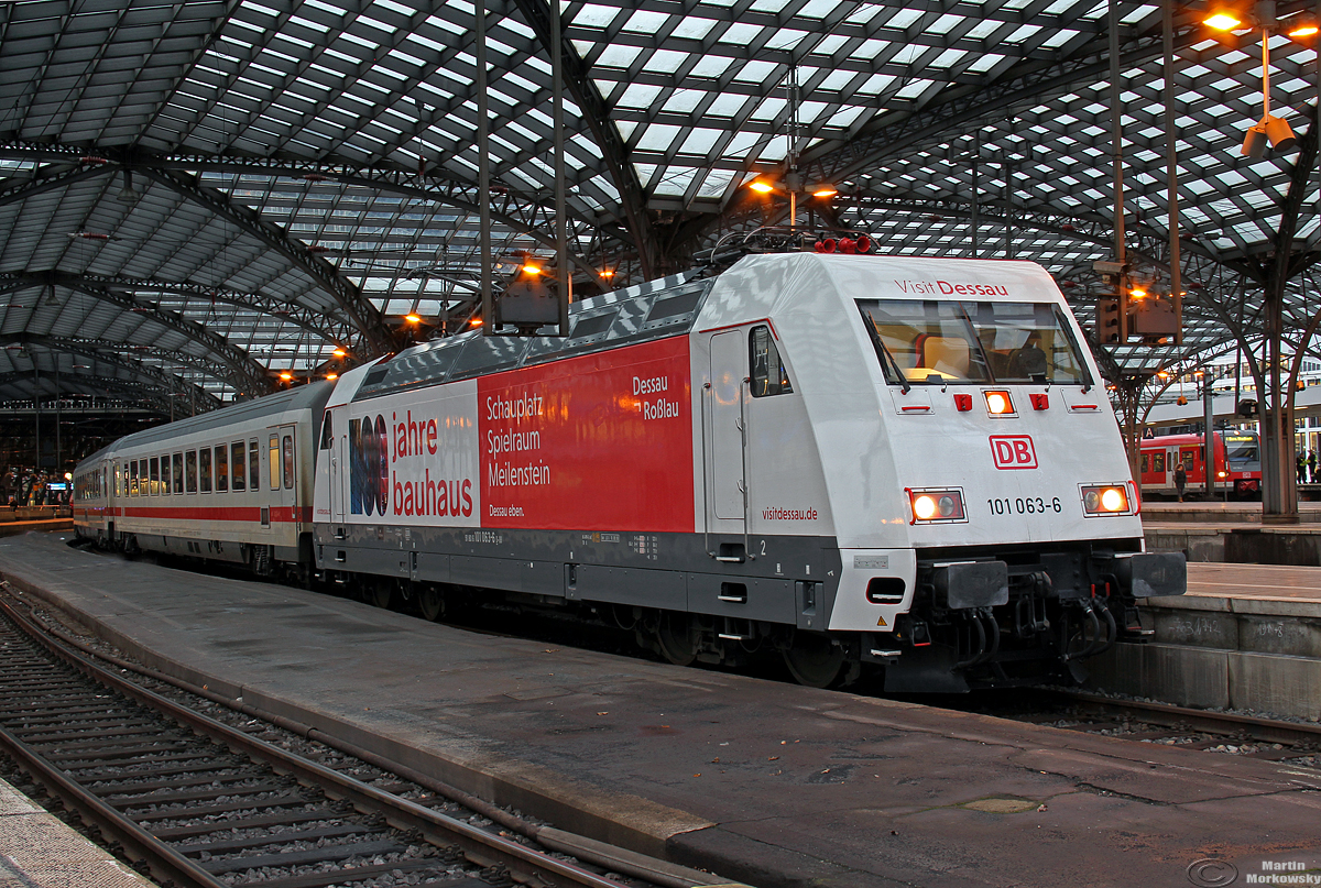 101 063 am IC2012 nach Dortmund in Köln Hbf am 05.02.2019