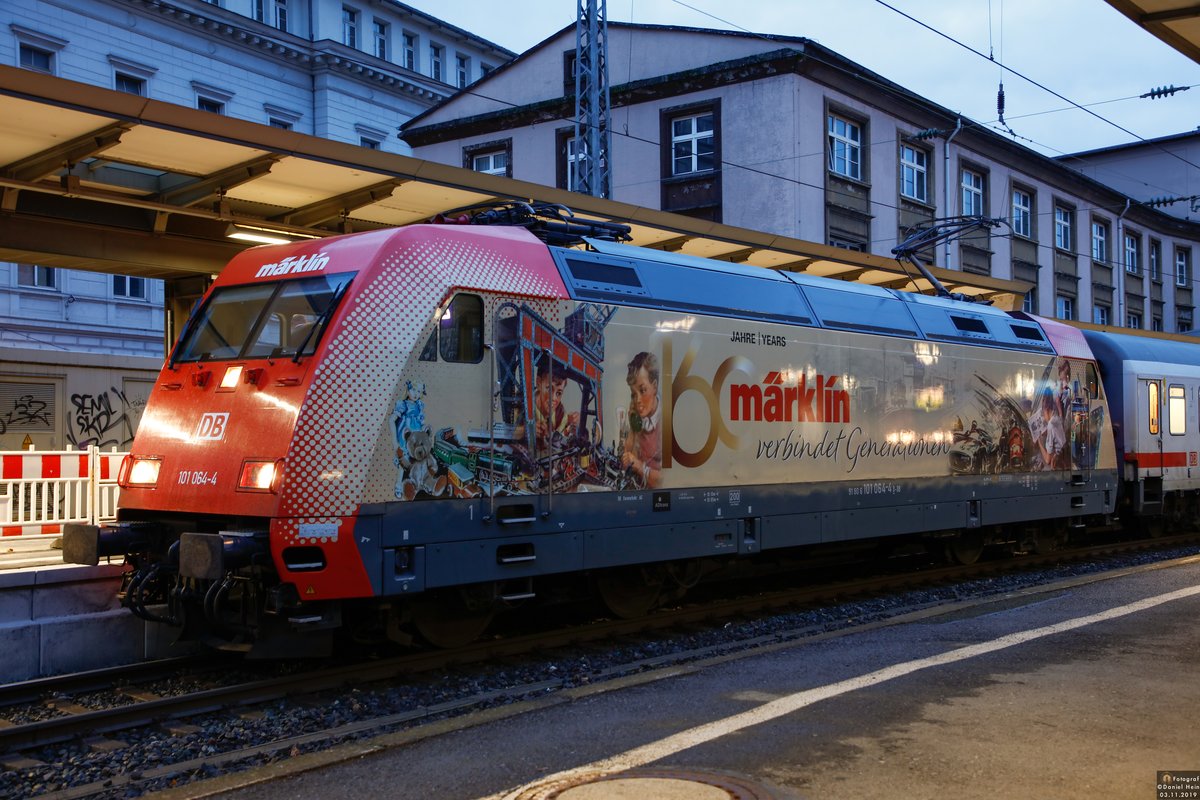 101 064  160 Jahre Märklin  mit IC2229 in Wuppertal Hbf, am 03.11.2019.