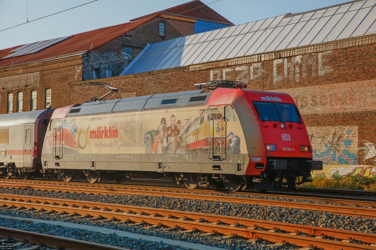101 064  160 Jahre Märklin  mit IC2024 in Wuppertal Unterbarmen, am 10.11.2019.
