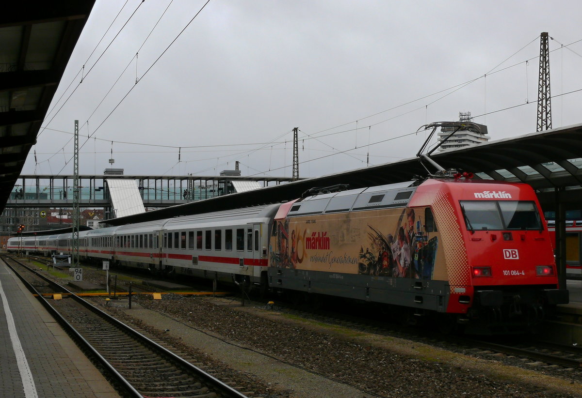 101 064  160 Jahre Märklin  schob am 2.3.20 um 13:55 Uhr den IC 2265 aus Karlsruhe kommend in den Ulmer Hauptbahnhof. Kurz darauf fuhr sie nach München weiter.