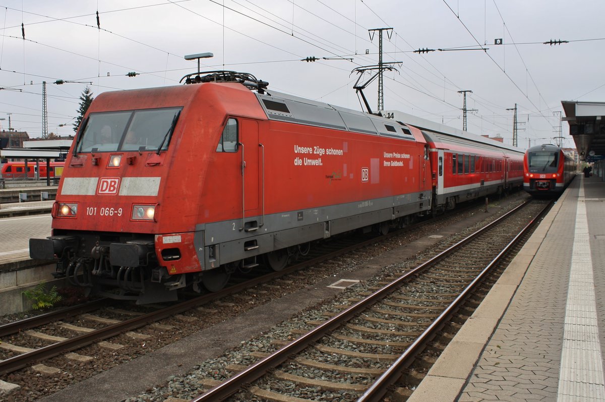 101 066-9 steht am 15.11.2018 mit dem RE4015 nach Ingolstadt Hauptbahnhof im Nürnberger Hauptbahnhof bereit.