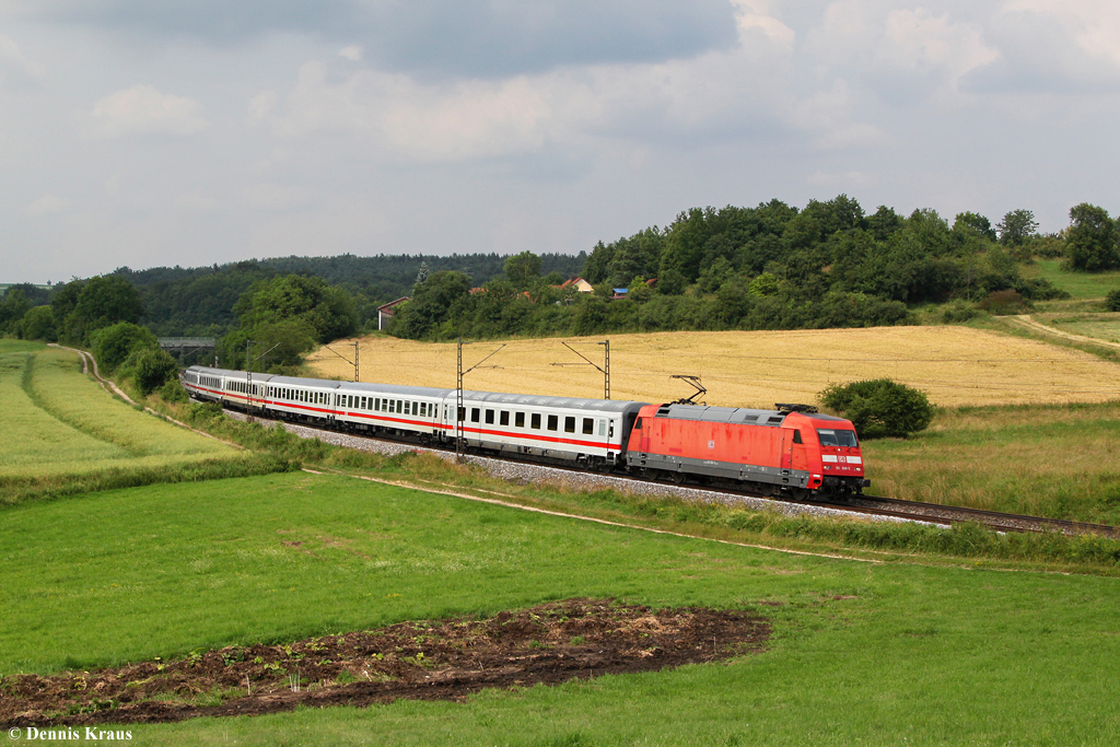 101 068 mit IC 1987 am 06.07.2013 bei Edlhausen.
