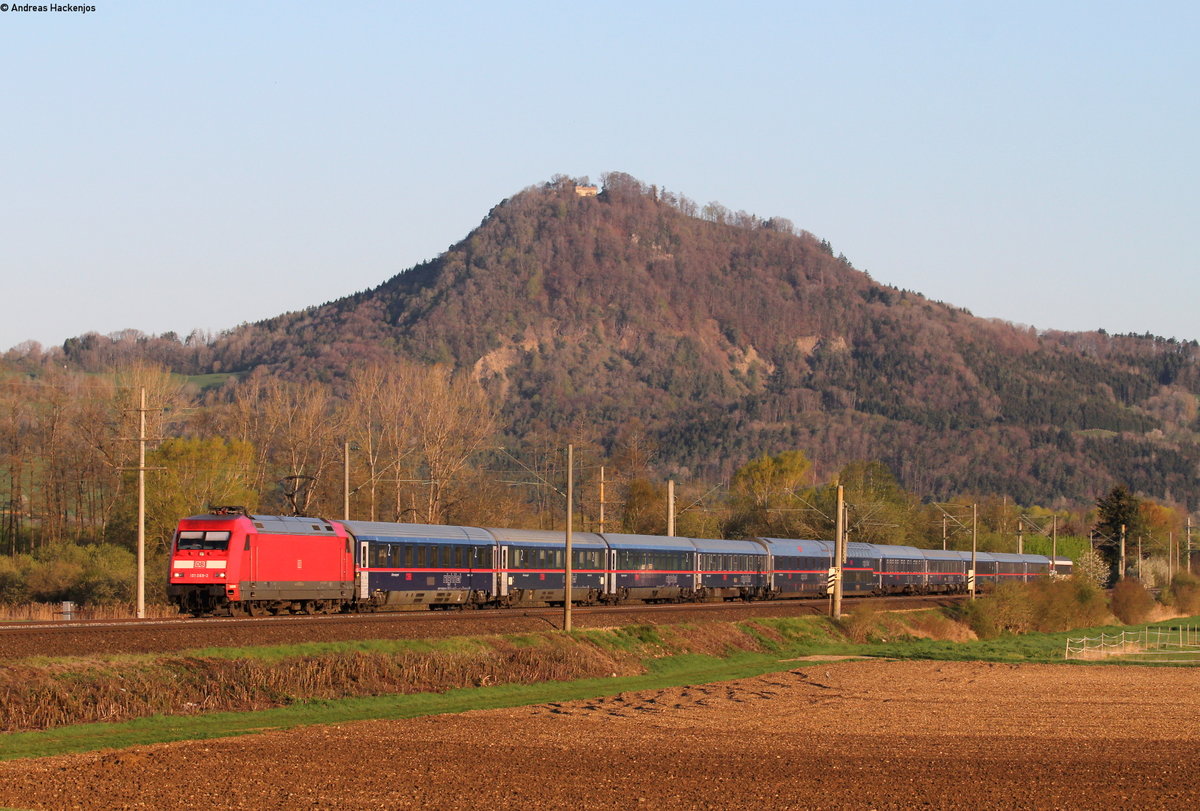 101 069-3 mit dem NJ 401/NJ 471 (Hamburg Altona/Berlin Hbf-Zürich HB) bei Welschingen 20.4.19