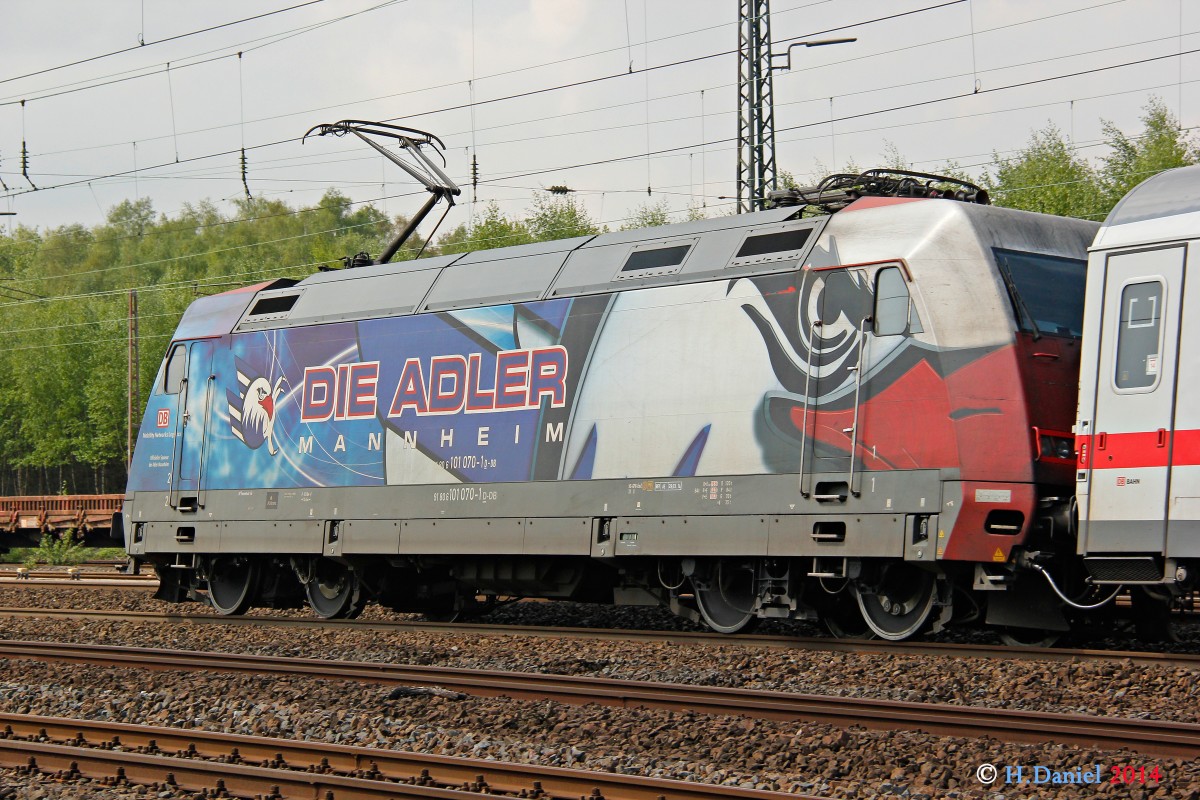 101 070-1  Adler Mannheim  mit einem IC am 13.04.2014 in Bochum Ehrenfeld.