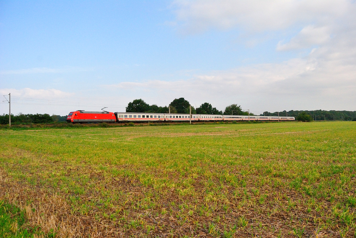 101 070-1 mit IC 2181 von Berlin-Gesundbrunnen nach Leipzig Hbf, am 13.08.2016 bei Delitzsch.