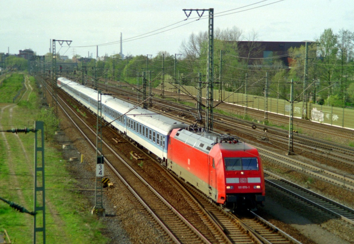 101 070 mit IR 2577 (Hamburg–Karlsruhe) am 18.04.1999 in Hamburg-Harburg