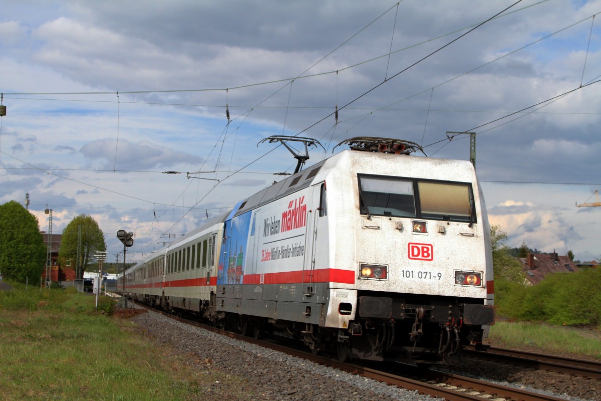 101 071-9 am 26.04.15 mit IC 2373 nach Karlsruhe Hbf hier bei der Durchfahrt in Lollar.