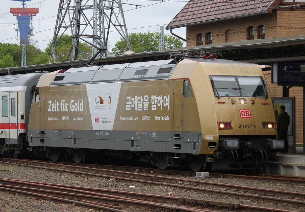 101 0719 mit IC 2238(LeipzigWarnemünde)am Mittag des 25.05.2019 in