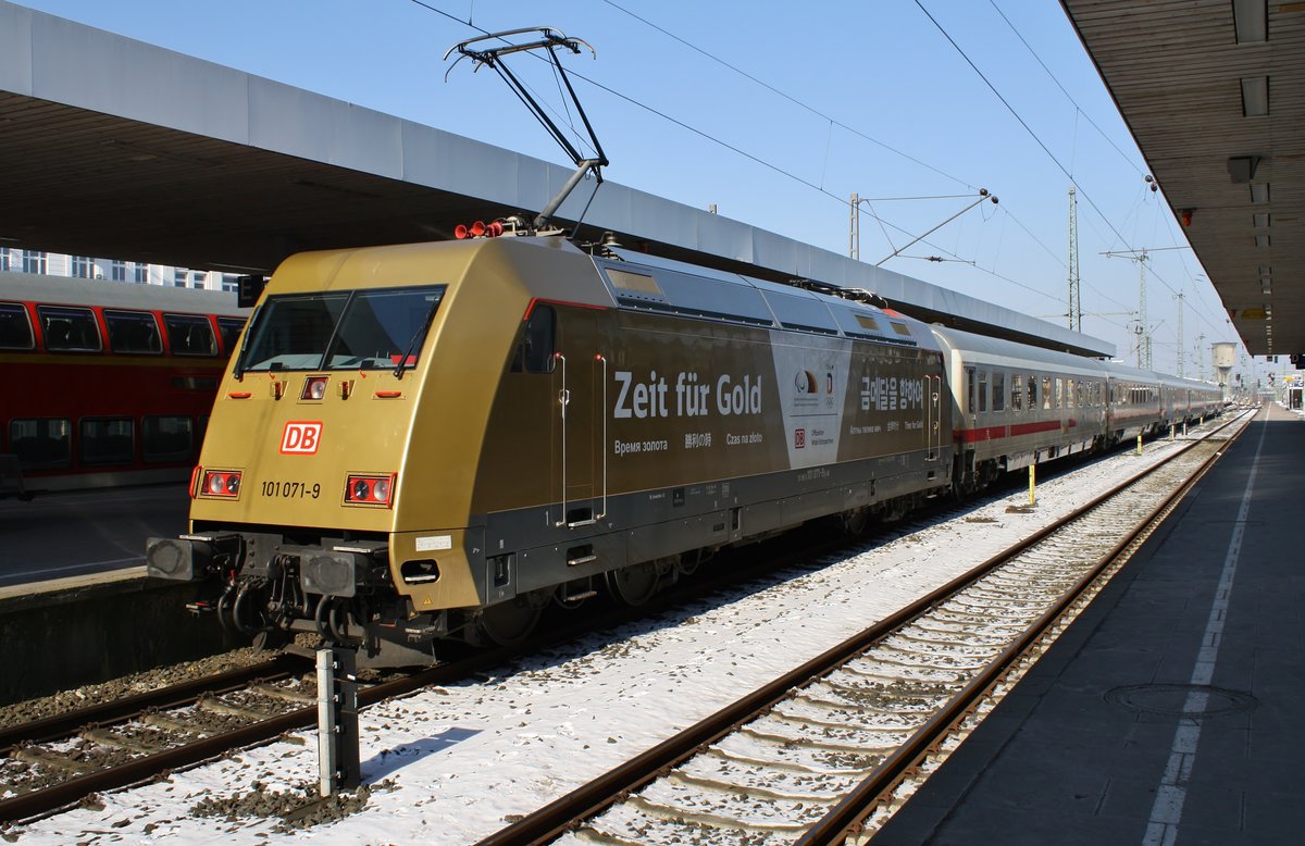 101 071-9 steht am 3.3.2018 mit dem IC2378 von Frankfurt(Main) Hauptbahnhof in Hamburg-Altona. 