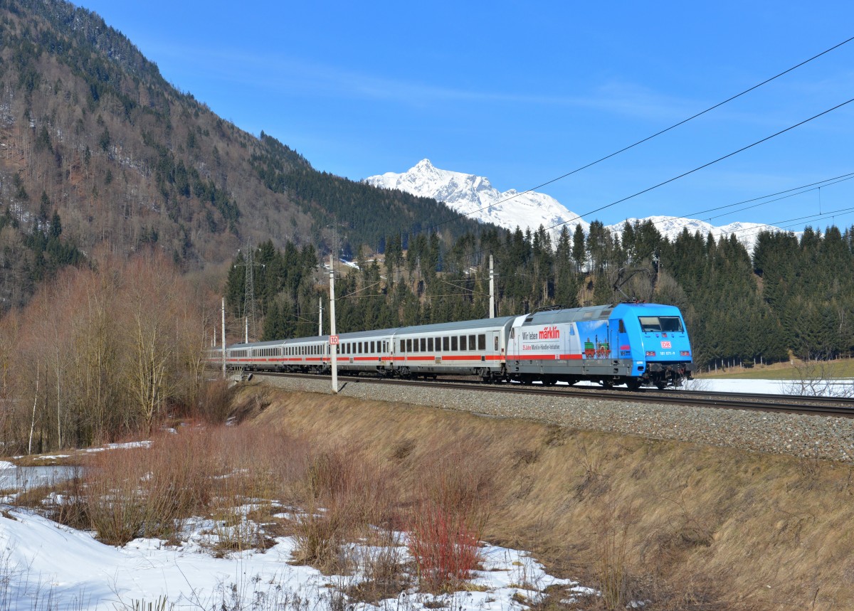 101 071 mit EC 114 am 07.03.2015 bei Bischofshofen. 