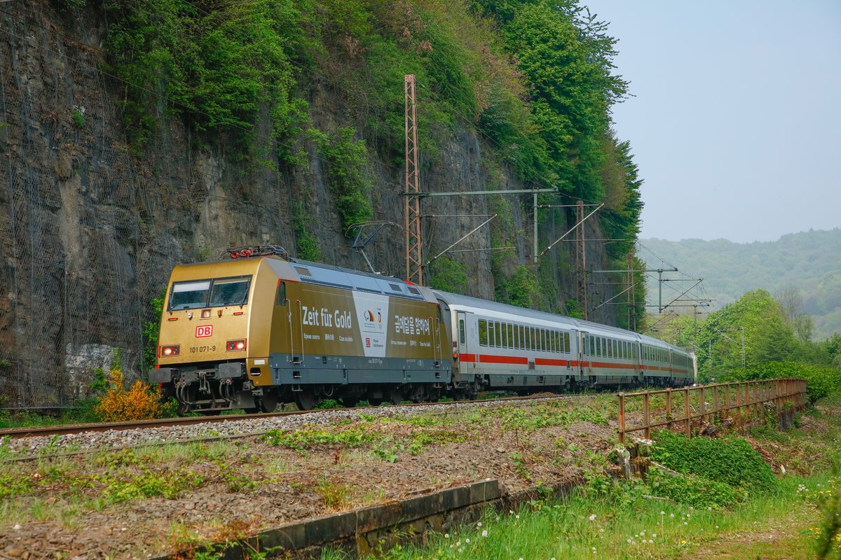 101 071  Zeit für Gold  mit IC2027 in Ennepetal, am 01.05.2019.
