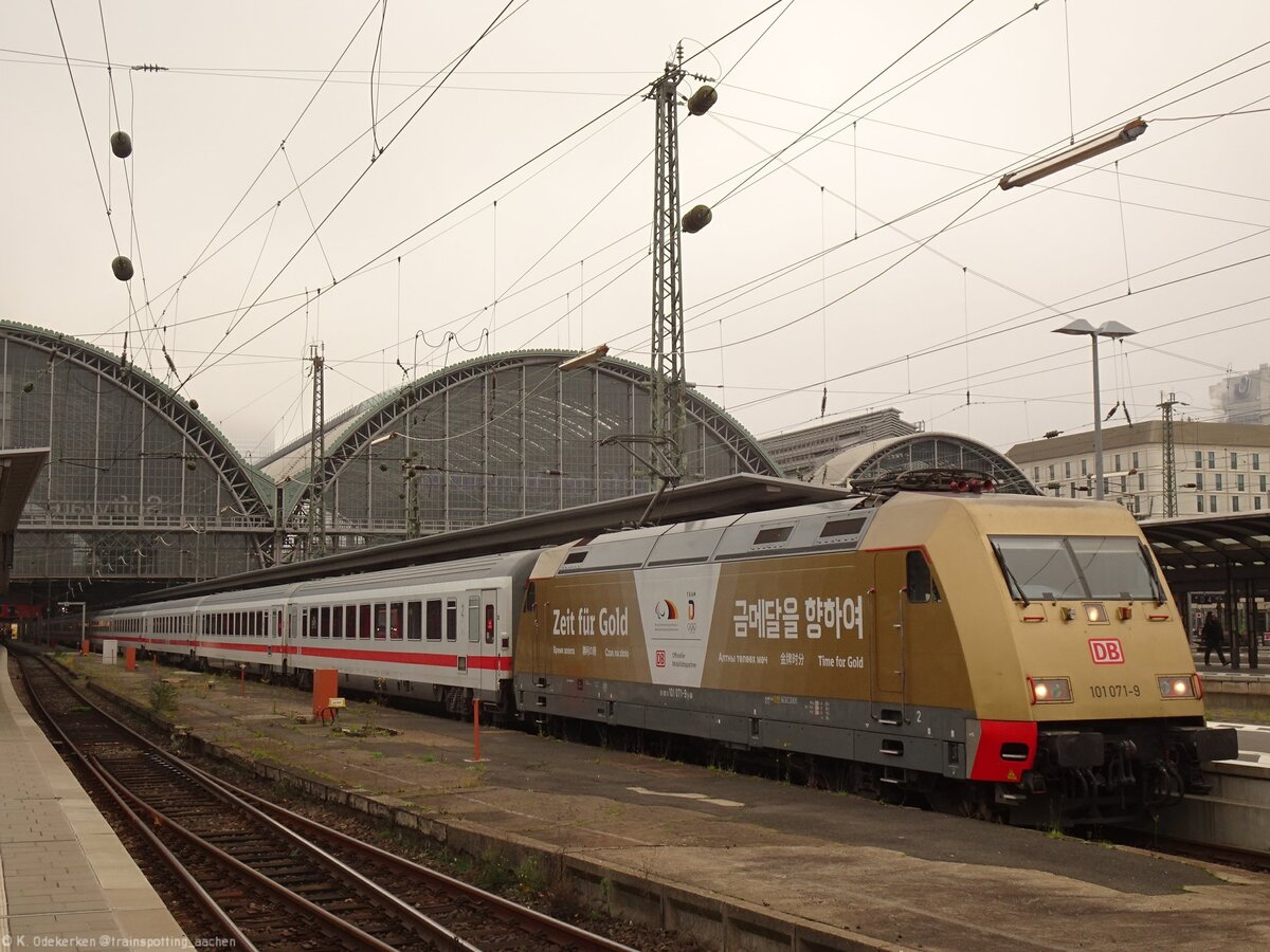 101 071 'Zeit für Gold' steht am 28. November 2020 in Frankfurt am Main Hbf. 
