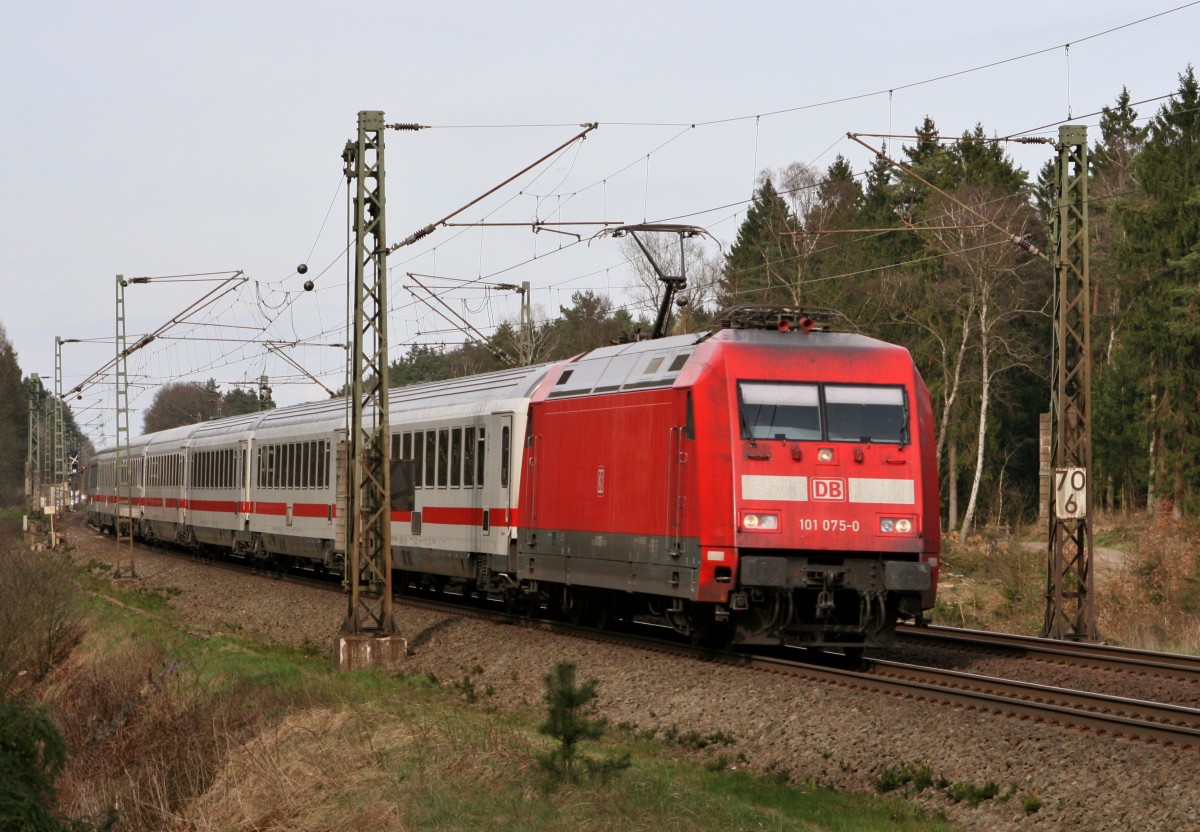 101 075 mit IC 2191 (Hamburg-Altona–Frankfurt [Main] Hbf) am 12.04.2015 zwischen Unterl und Eschede