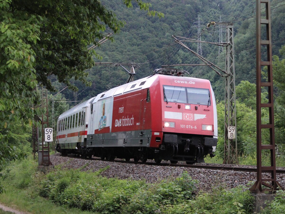 101 076-6 auf der Strecke zwischen BF Geislingen und Kuchen am 23.6.2021 Richtungsgleis Ulm - Stuttgart