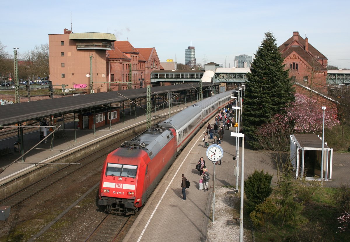 101 079 mit IC 2313 (Hamburg-Altona–Kln Hbf) am 25.03.2017 in Hamburg-Harburg