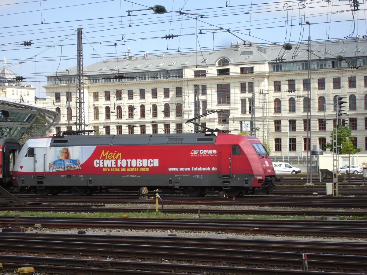 101 080-0 DB AG Werbelok cewe in München Hbf, 08-08-2012 
Bahnvideos in Youtube - http://www.youtube.com/user/cortiferroviariamato/videos
 - Auch 103 245 mit CNL Amsterdam-Innsbruck