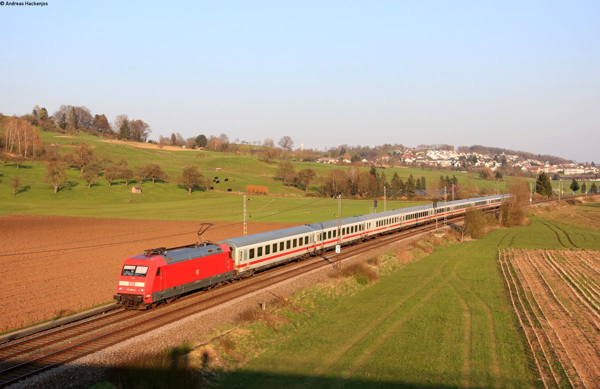 101 080-0 mit dem IC 2262  Badenkurier  (München Hbf-Basel Bad Bf) bei Uhingen 2.4.20