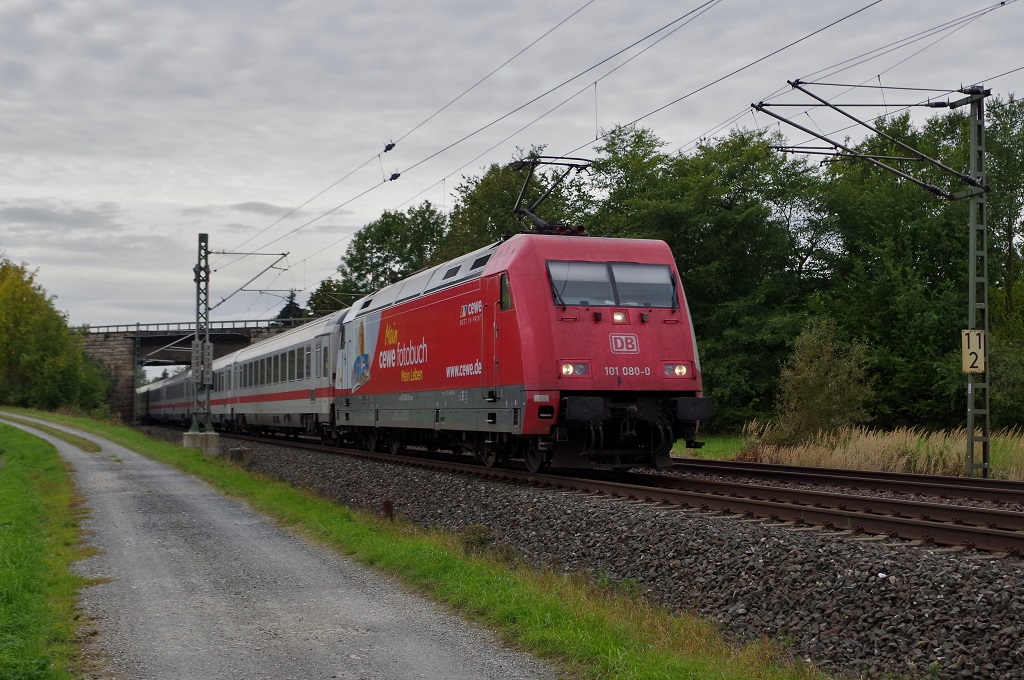 101 080  Cewe Fotobuch  mit IC 2208 am 05.10.2013 in Johannisthal gen Kronach. 