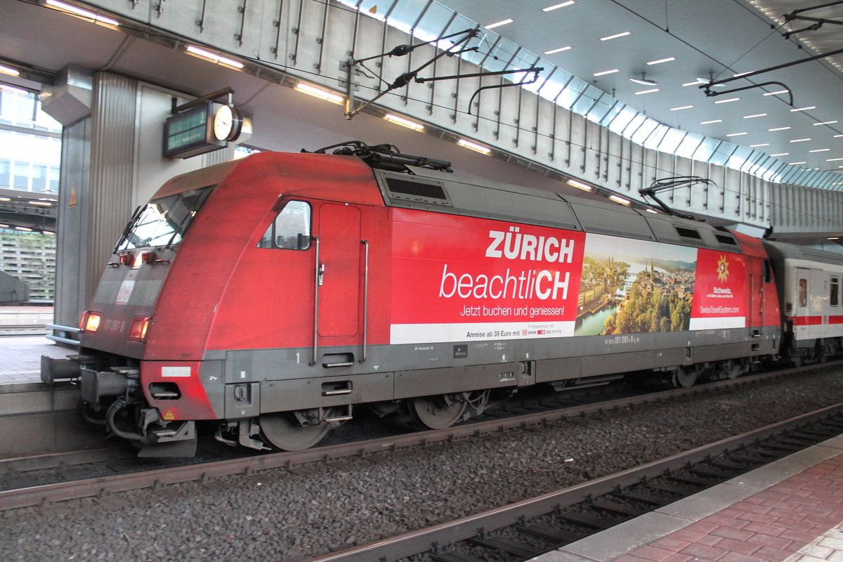 101 081  Zürich. beachtliCH  am 26.12.2014 mit IC 2082 in Kassel-Wilhelmshöhe.