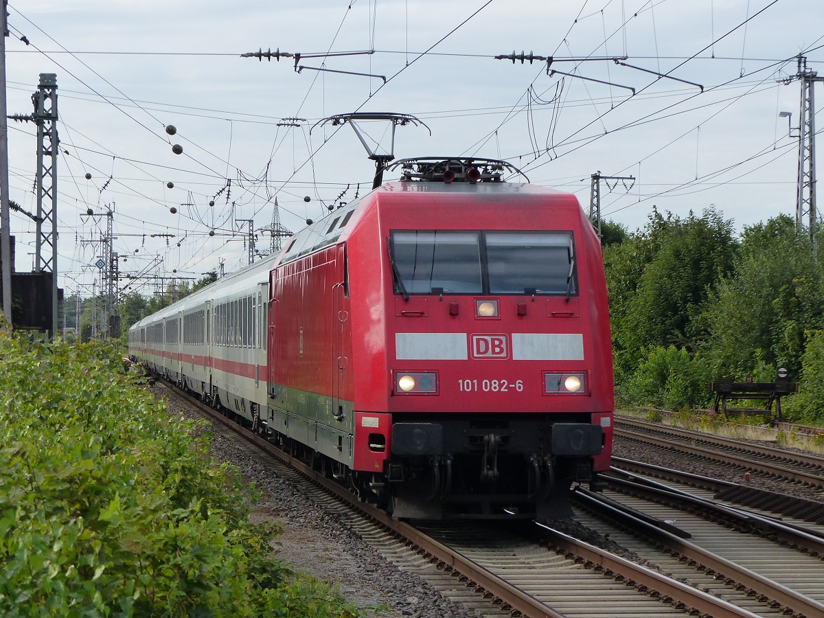 101 082 mit IC Amsterdam - Berlin in Salzbergen, 16.08.2023