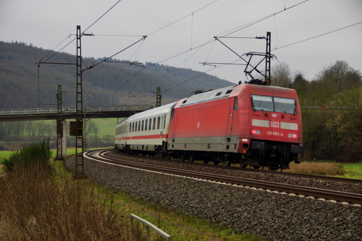 101 083-4 schiebt den IC 2340 nach Frankfurt /M. am 28.01.15 gesehen bei Hermannspiegel.