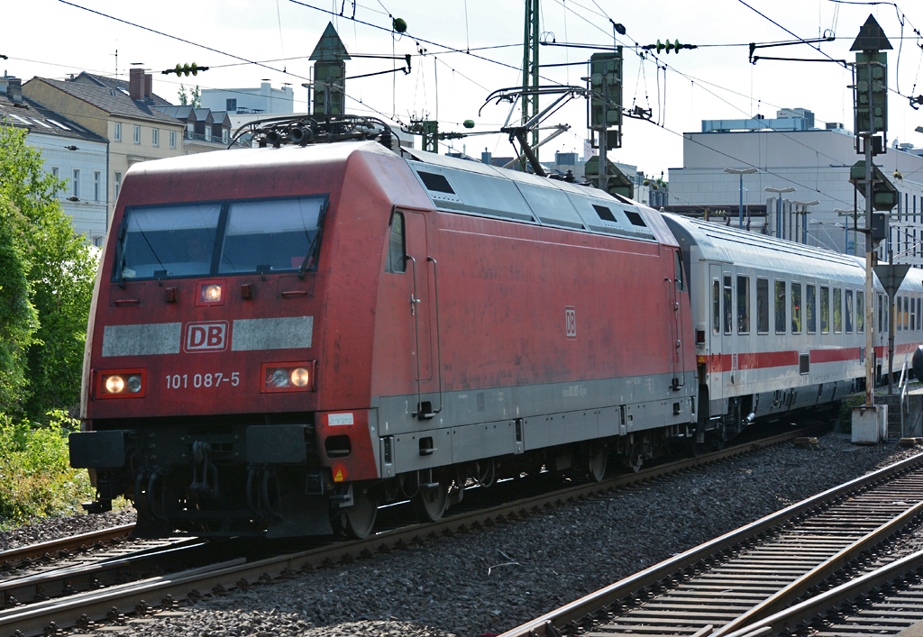 101 085-7 IC verläßt den Hbf Bonn in Richtung Koblenz - 15.06.2014