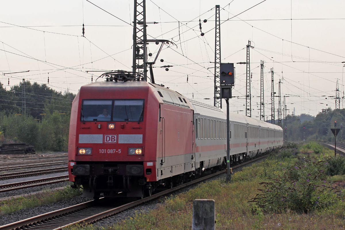 101 087-5 mit IC 2004 nach Emden Hbf. durchfährt Haltern am See 22.9.2016