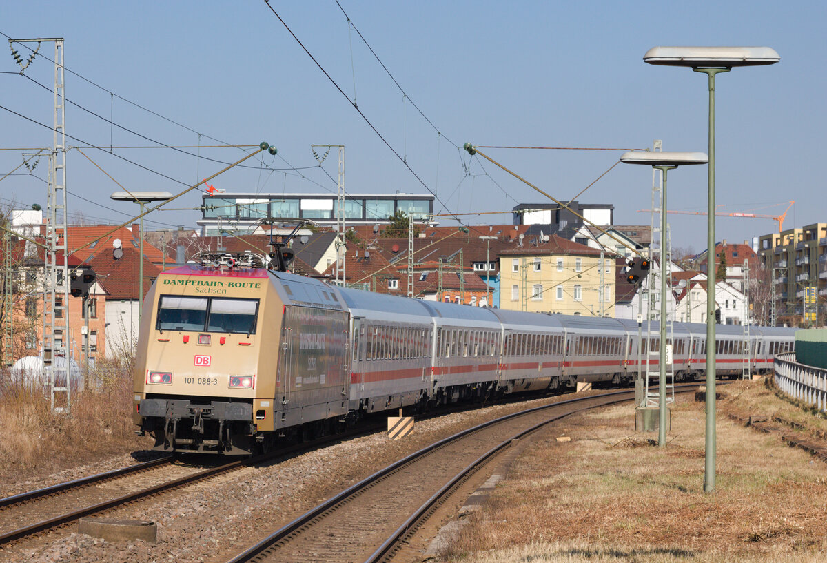 101 088  Dampfbahnroute Sachsen  mit IC 2319 Münster-Stuttgart am 05.03.2022 in Stuttgart-Zuffenhausen. 
