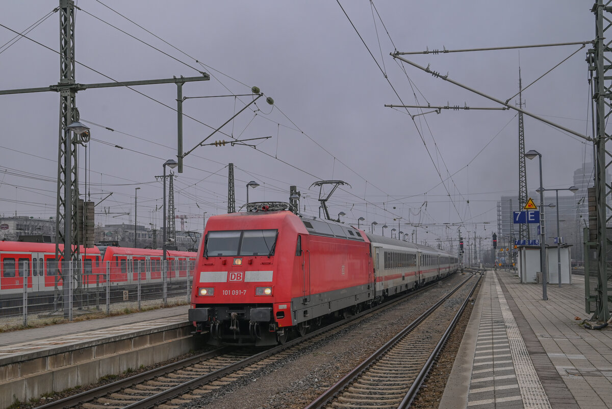 101 091 erreicht mit IC 2082  Königsee  München Ost am 1.12.2024