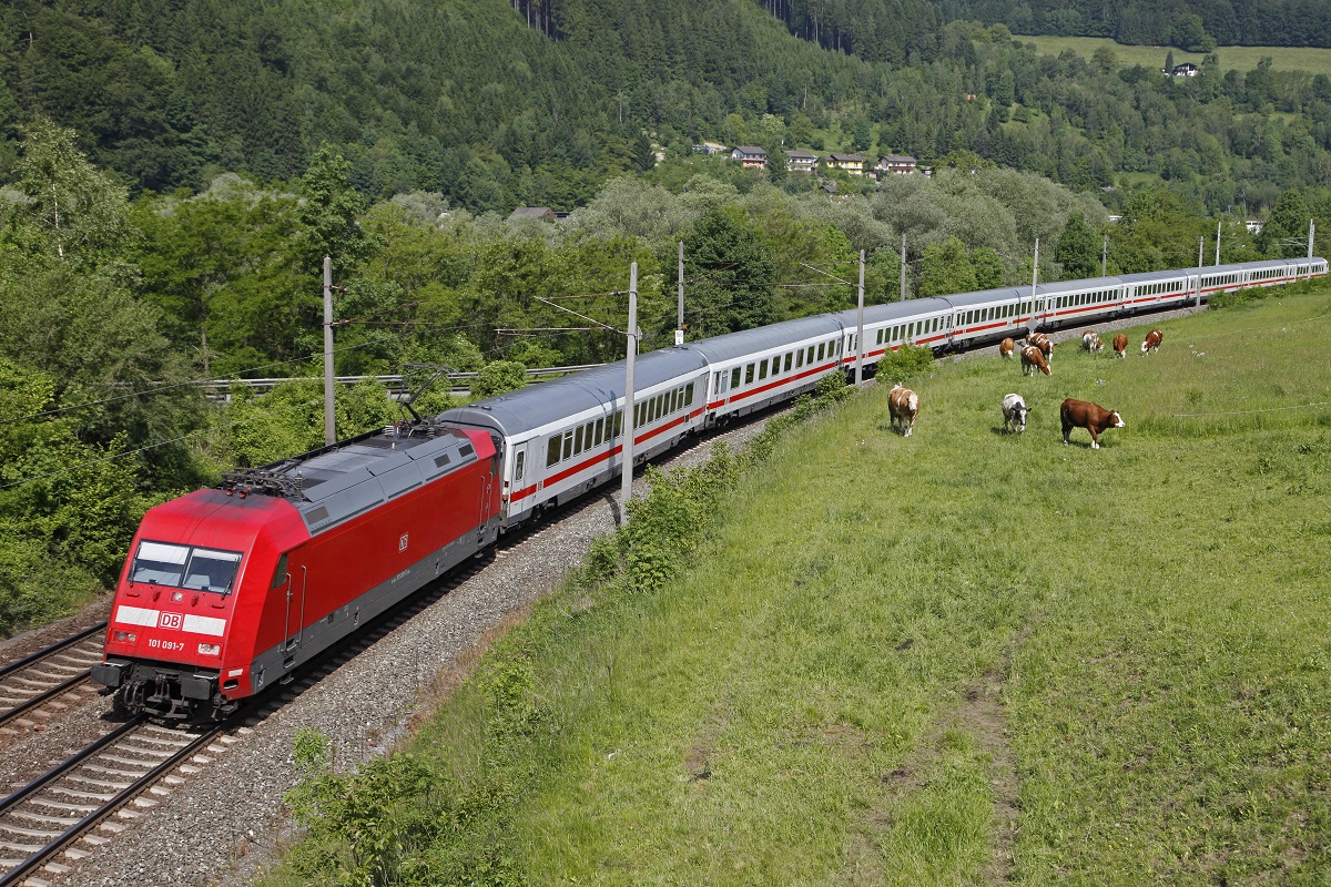 101 091 mit IC719 in Bruck/Mur Übelstein am 22.05.2014.
