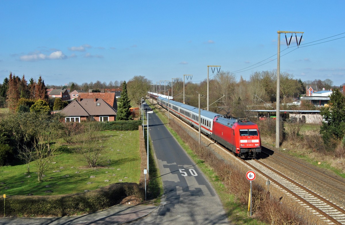 101 093-3 fuhr am 12.03.2015 mit einem IC von Emden nach Leipzig, hier in Leer.