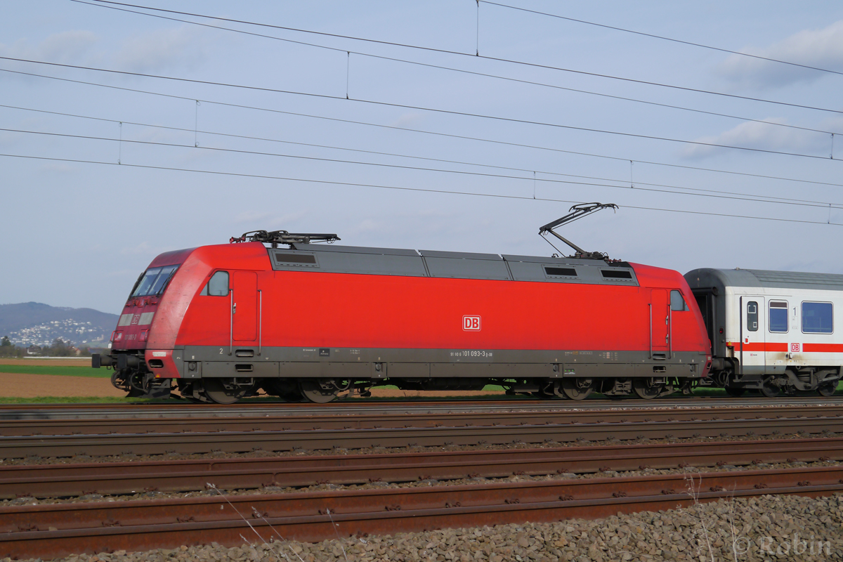 101 093-3 mit einem IC zwischen Heidelberg und Mannheim. (19.03.2014)