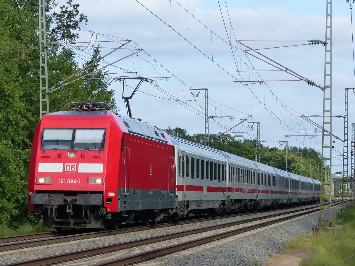 101 094 mit IC Berlin - Amsterdam in Rheine=Bentlage, 30.05.2023
