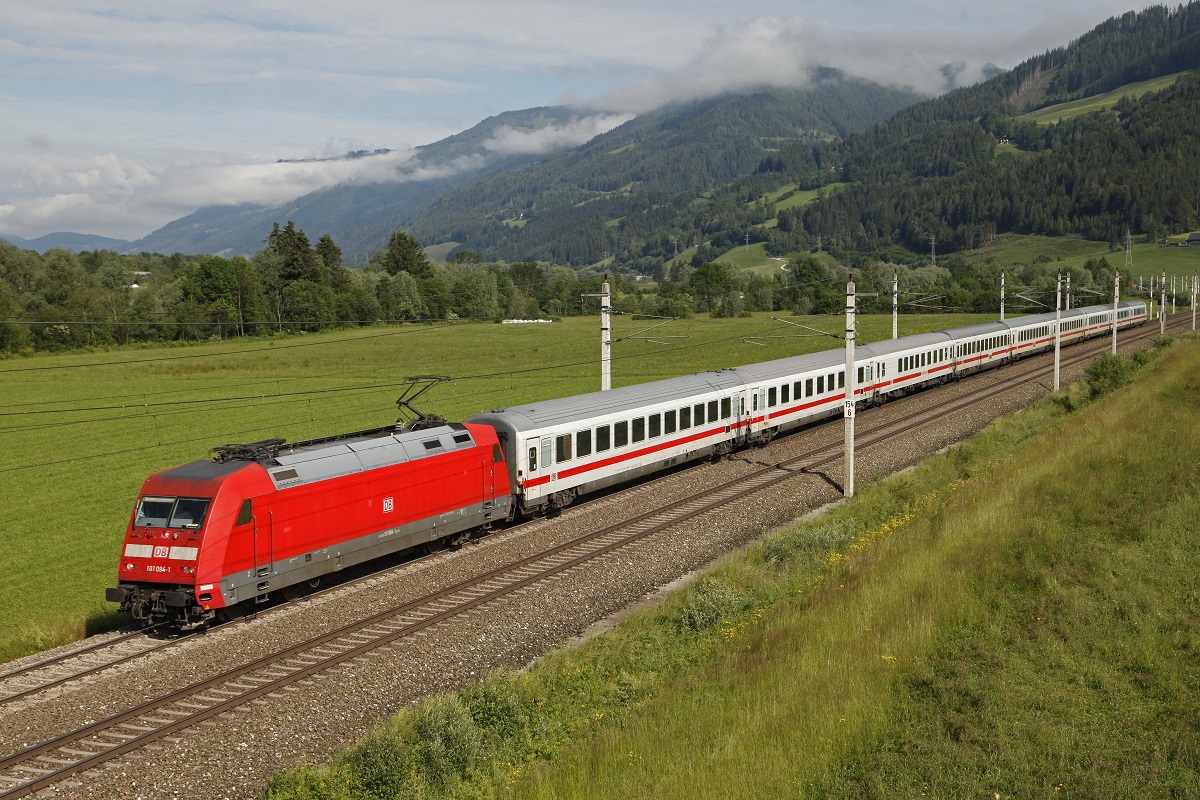 101 094 mit IC719 bei Trieben am 21.06.2016.