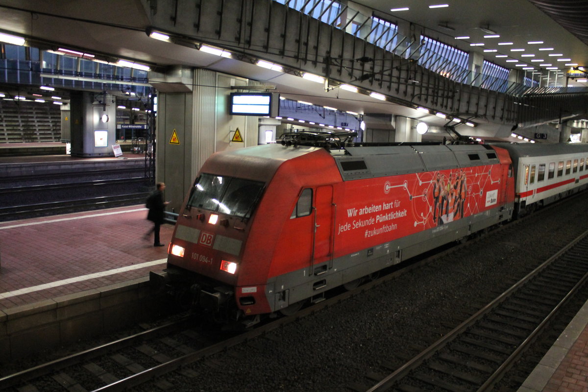 101 094  Zukunft Bahn  war am 14.11.2018 mit IC 2370 unterwegs. Aufgenommen in Kassel-Wilhelmshöhe.
