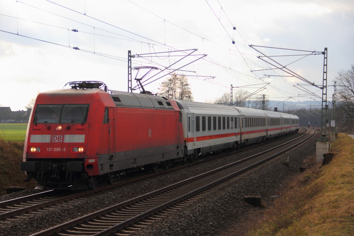 101 095-8 DB mit dem IC 2208 bei Staffelstein am 19.02.2014.
