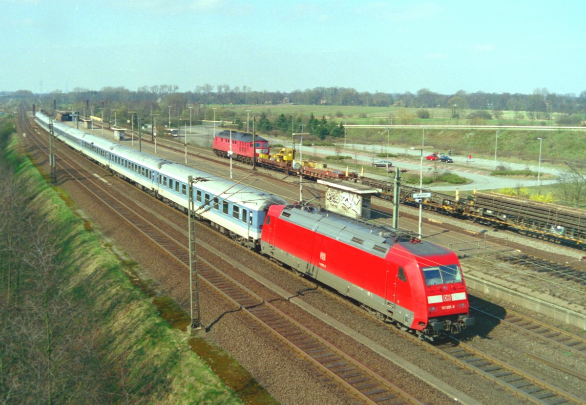 101 095 mit IR 2575 (Hamburg–Konstanz) am 28.03.1999 in Maschen Pbf