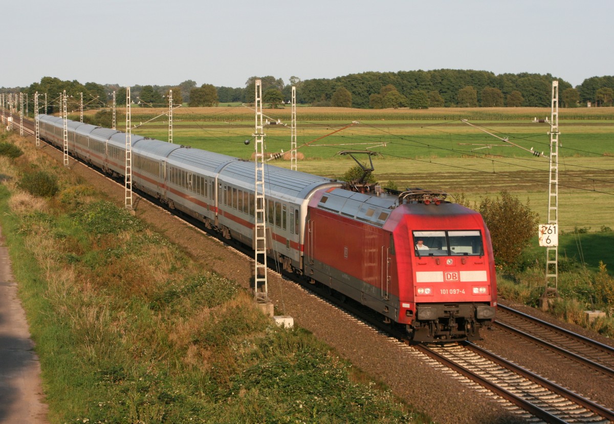 101 097 mit IC 2221  Fehmarn  (Lbeck Hbf–Kln–Frankfurt [Main] Hbf) am 03.09.2014 zwischen Ottersberg und Sagehorn