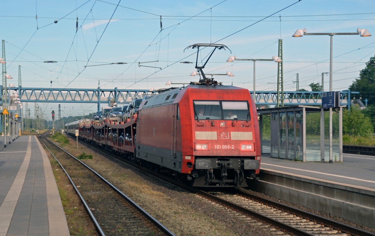 101 098 führte am Morgen des 03.07.14 den CNL 1286 aus München durch Buchholz(Nordheide)nach Hamburg-Altona.