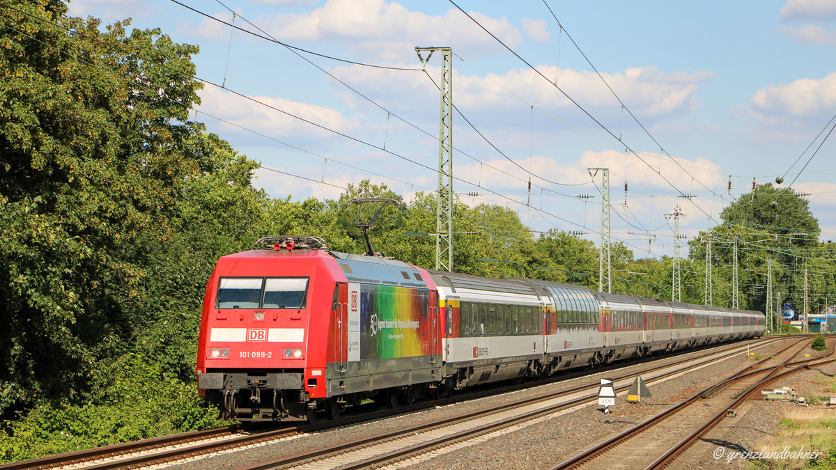 101-098 mit einem Eurocity Richtung Hamburg😁

📍Düsseldorf, 21.07.2020
