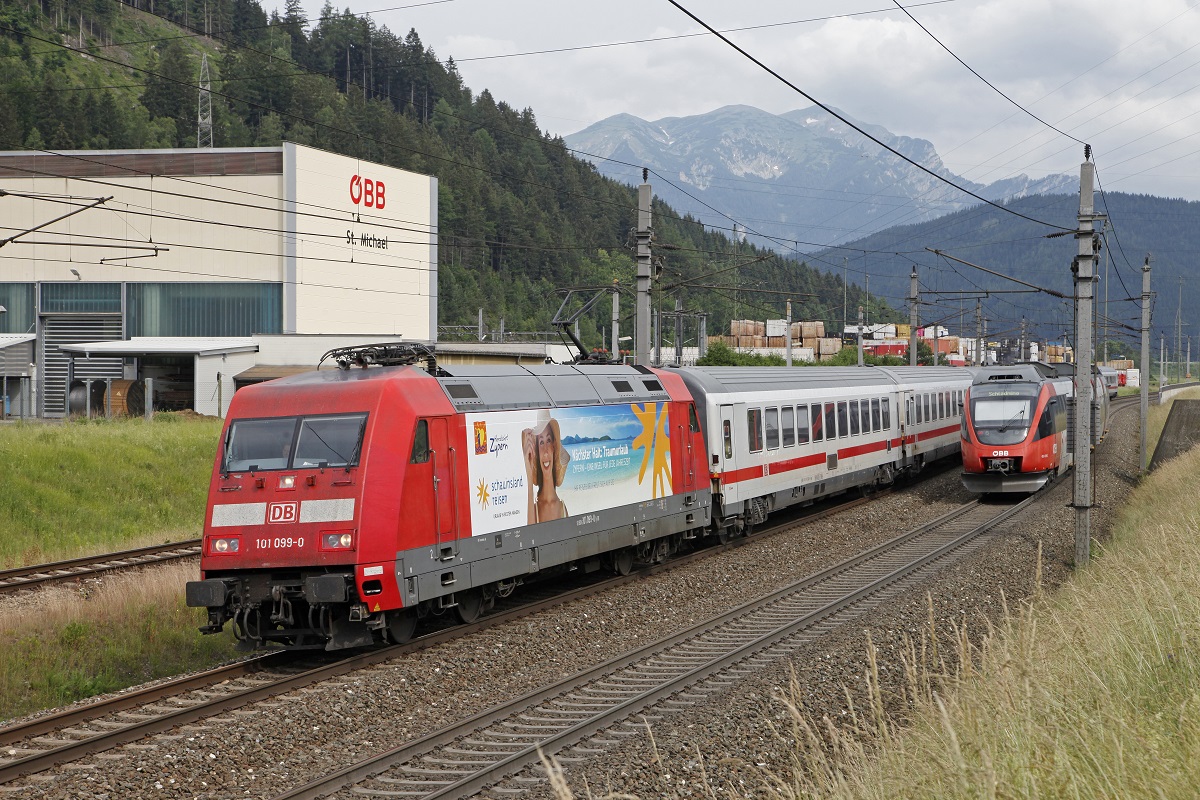 101 099 mit IC719 bei St.Michael am 18.06.2015.