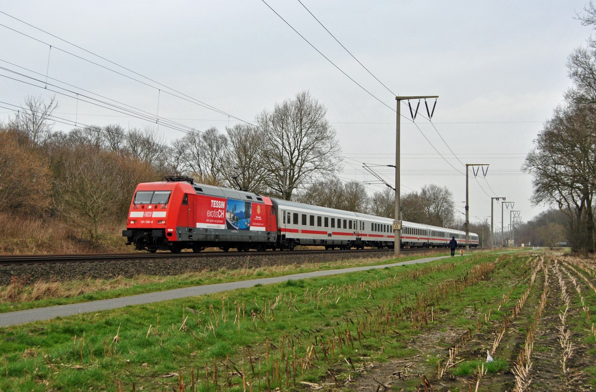 101 100-6 fuhr am 01.03.2014 mit dem IC 2431 von Emden nach Cottbus, hier in Eisinghausen bei Leer.