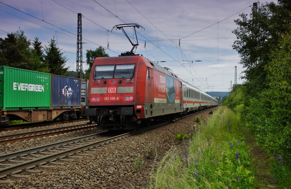 101 100-6 schiegt am 10.06.15 den IC 2159 nach Leipzig gesehen bei Fulda.