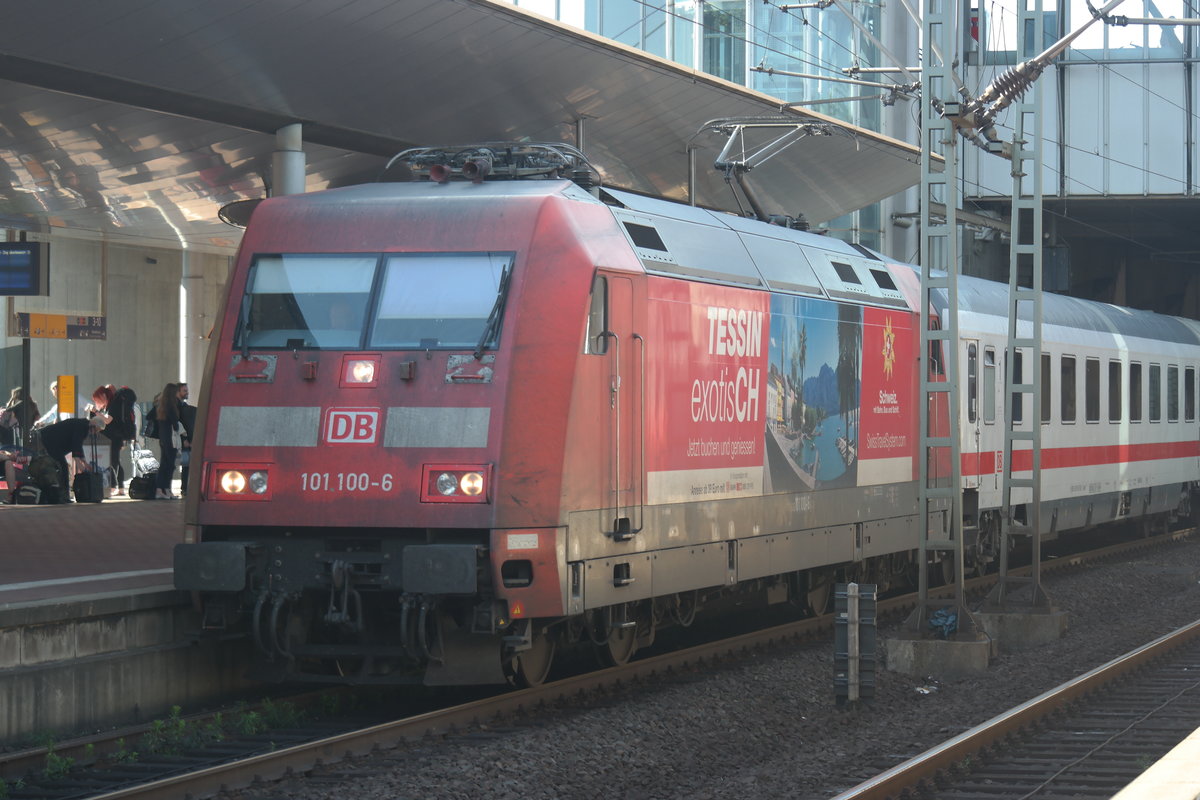 101 100  Tessin. exotisCH  am 07.06.2015 mit einem IC in Kassel-Wilhelmshöhe.
