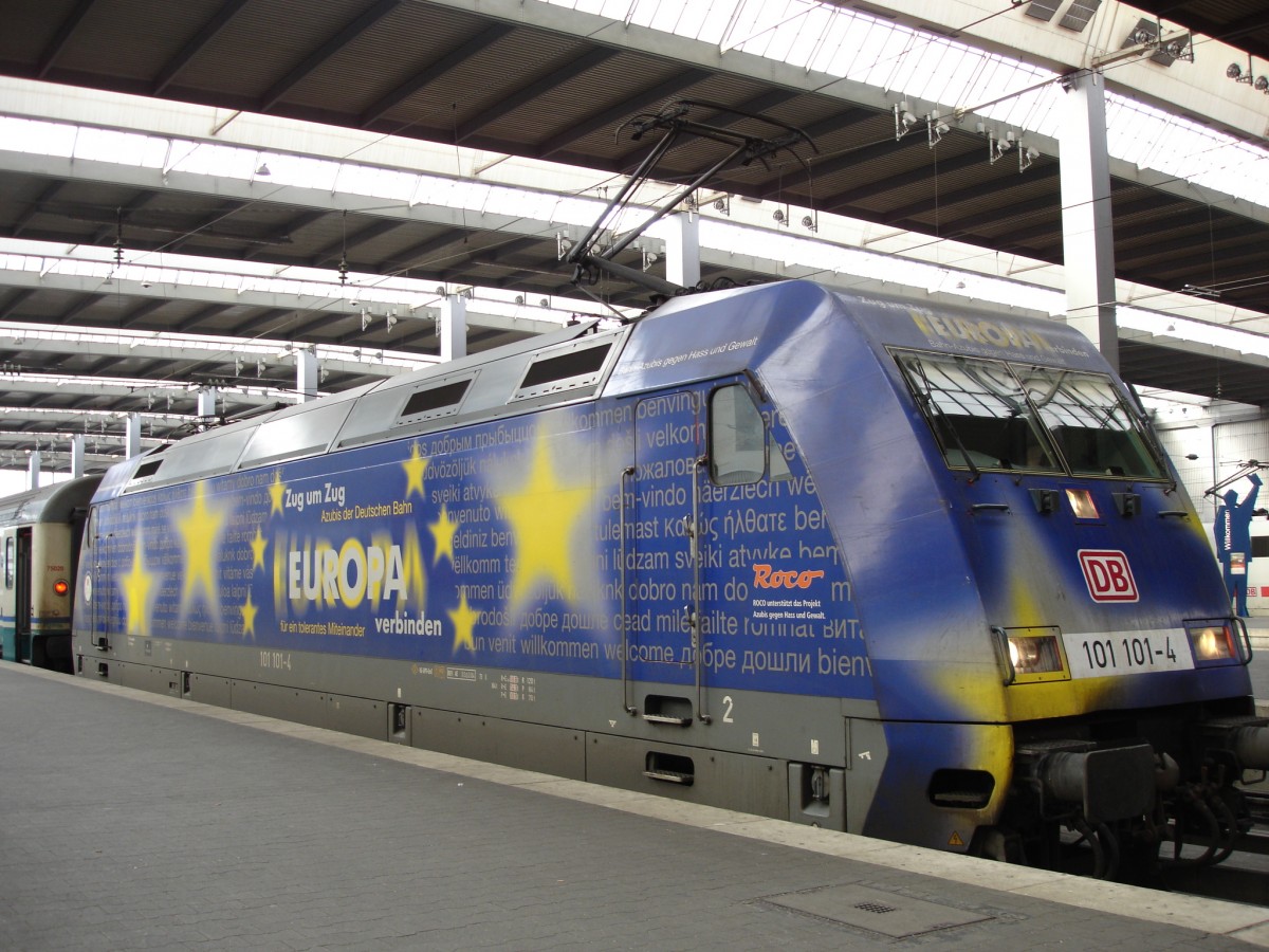 101 101-4 DB AG  EUROPA , München Hbf 03-12-2005
Bahnvideos in Youtube - http://www.youtube.com/user/cortiferroviariamato/videos
 - Auch 103 245 mit CNL Amsterdam-Innsbruck