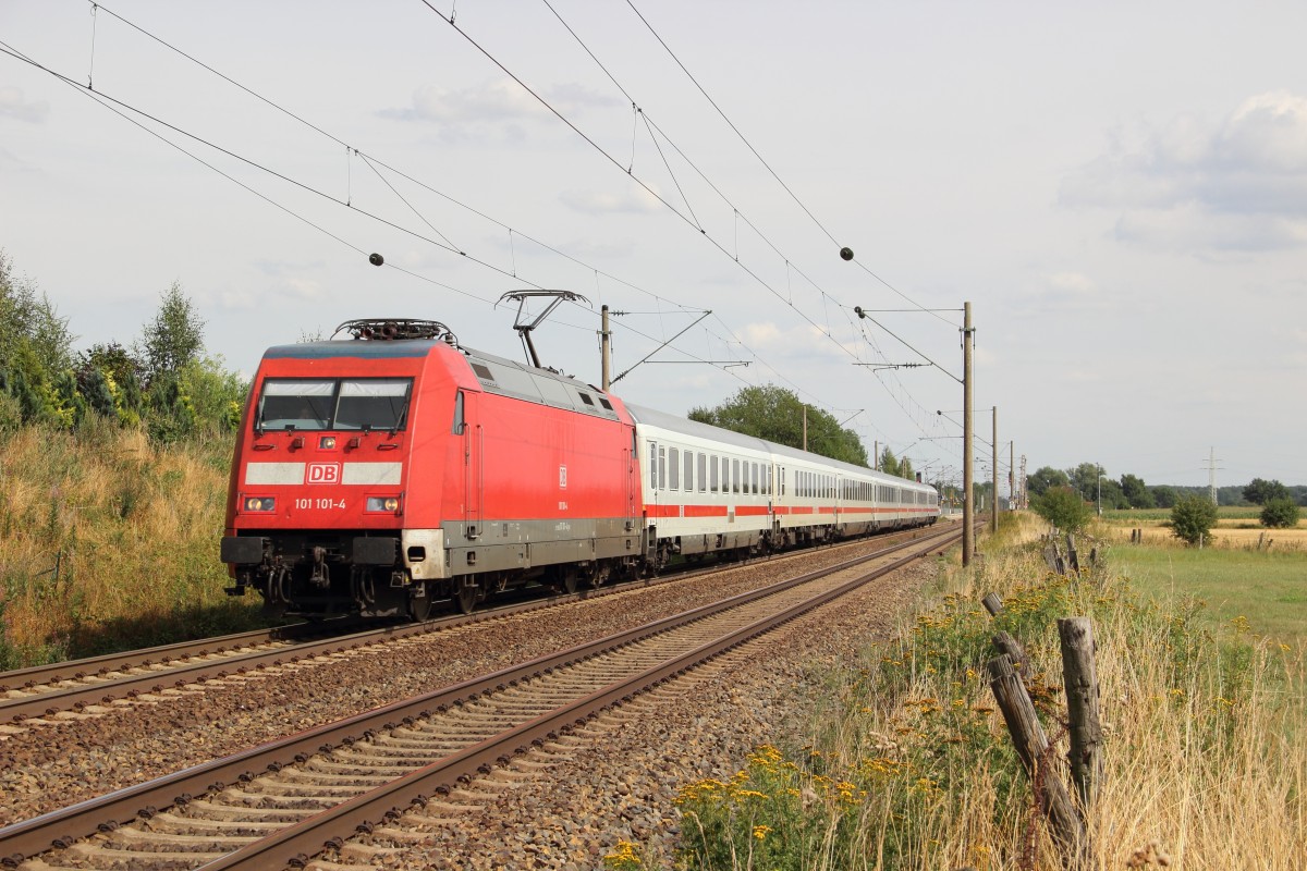 101 101-4 mit dem Intercity 2036 (Leipzig Hbf - Norddeich Mole) bei V�hrum am 09.08.13