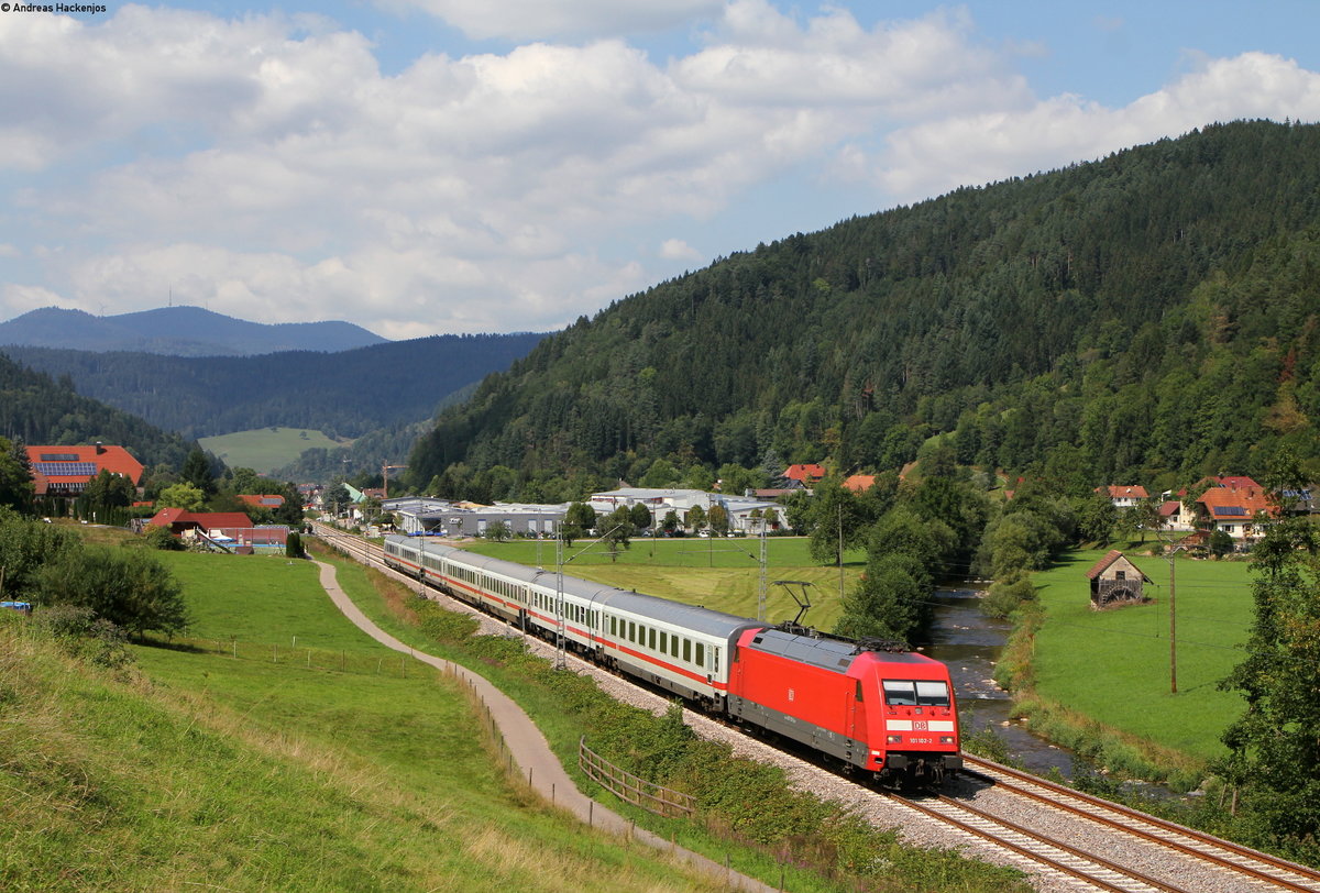 101 102-2 mit dem IC 2005  Schwarzwald  (Emden Hbf-Immendingen) bei Gutach 24.8.19